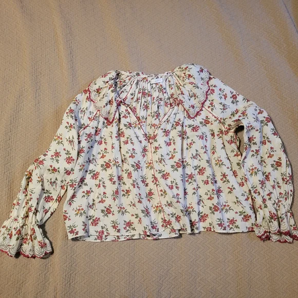 Floral Women's Top with Lace Trim - Picture 1 of 6